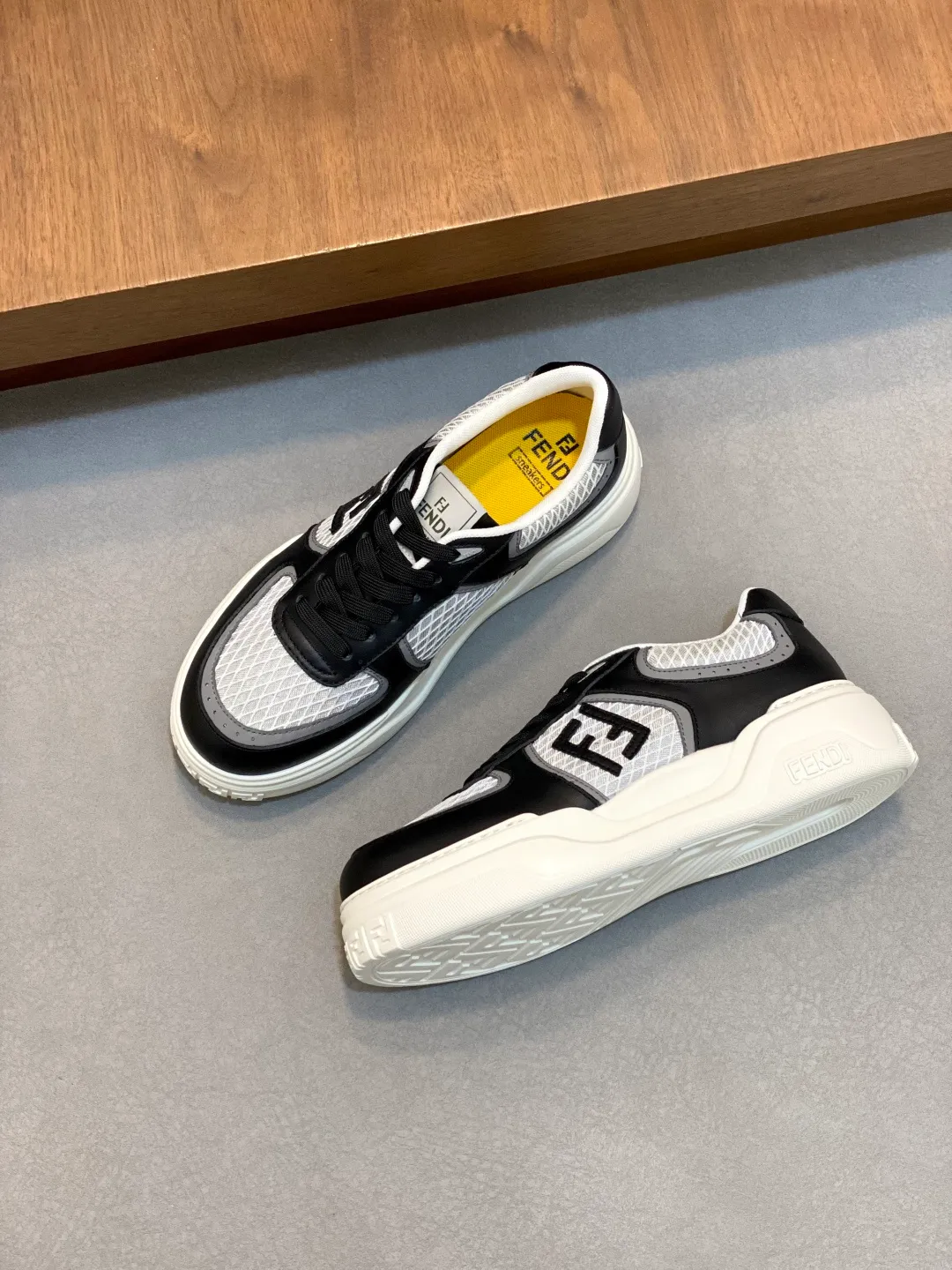 💰780 [FENDI] Fendi - high-end quality original order 🔍🔍🔍 casual sports shoes - Upper: 🔝 Nappa calfskin spliced breathable mesh injection molded brand logo plastic module - Lining: brand canvas - Outsole: ultra-light T men's shoes 💰R foam rubber; molded outsole - Ultra-high quality control · Fine workmanship: highlighted (high-end · extravagant · grade) -Size: 39-44 (38, 45, can be customized)